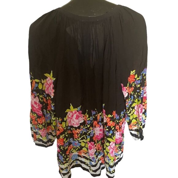 Pretty Plus Size Blouse - Size 1X - Picture 2 of 4